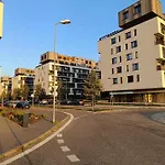شقة Cozy One-room With Garage And Ac براتسيلافا